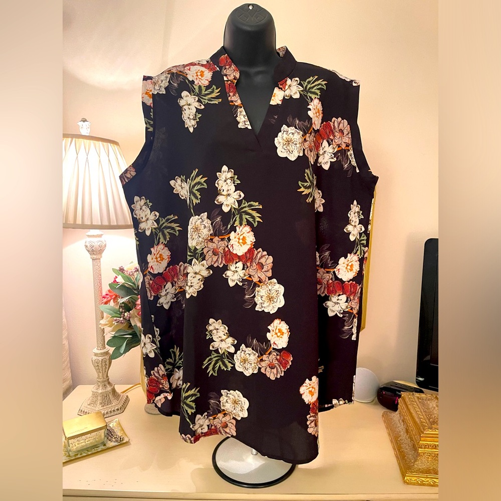 Beautiful Black floral print sleeveless top.